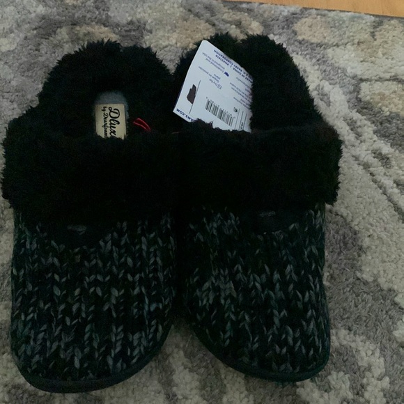 Brand New Size 7-8 Dearfoam slippers - Picture 1 of 1